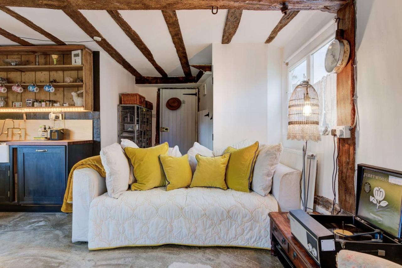 The Dairy, One Bedroom Cottage In A 15Th Century Farmhouse Parham Exterior foto