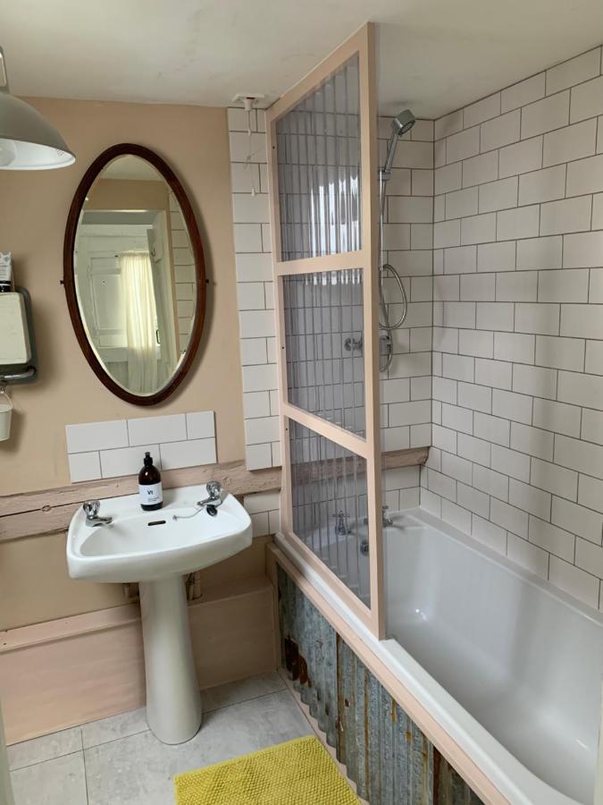 The Dairy, One Bedroom Cottage In A 15Th Century Farmhouse Parham Exterior foto